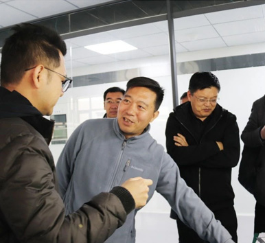 天津市工業(yè)和信息化局工業(yè)中小企業(yè)創(chuàng)新發(fā)展處處長(zhǎng)李剛一行到諾邁科技調(diào)研參觀(guān)